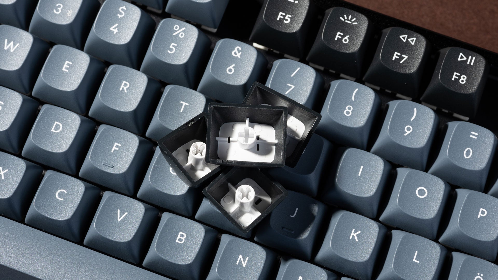 K8-Pro-ISO-PBT-Keycaps.jpg__PID:3600fe30-0385-454e-b6e6-43745a413fa1